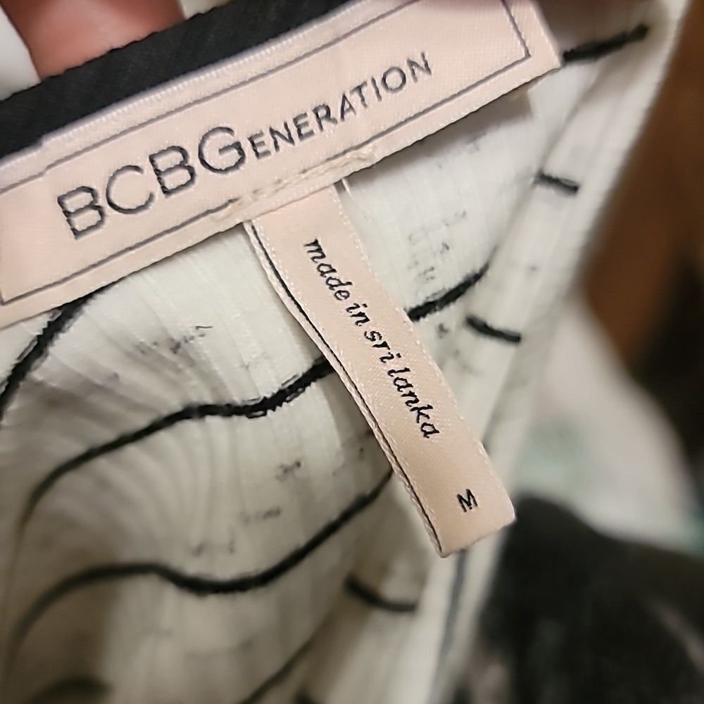BCBGeneration Striped Top Size M - Picture 5 of 6